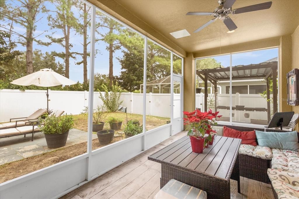 En Venta: $373,990 (4 camas, 3 baños, 2510 Pies cuadrados)