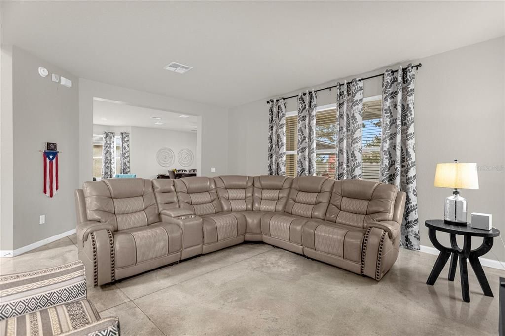 En Venta: $373,990 (4 camas, 3 baños, 2510 Pies cuadrados)