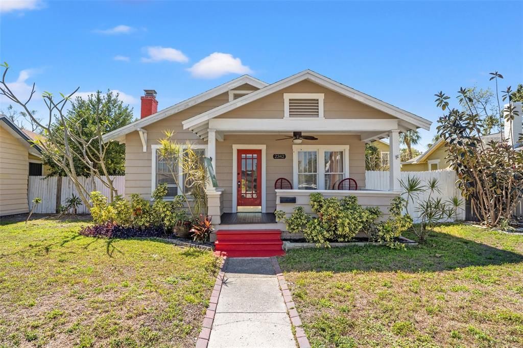 最近售出: $547,000 (2 贝兹, 2 浴室, 960 平方英尺)