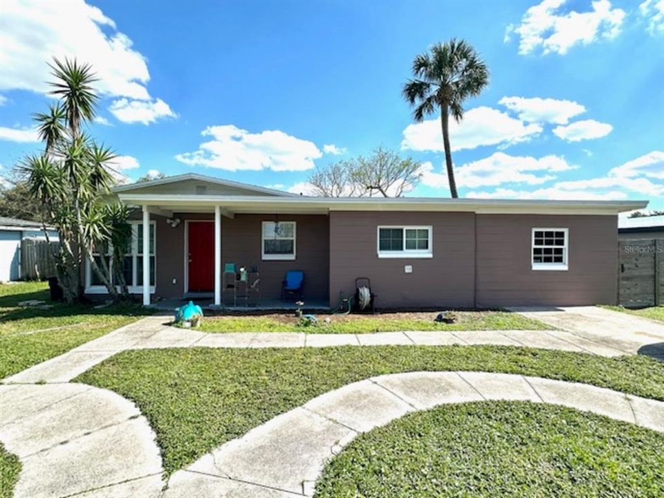 Recently Sold: $308,000 (4 beds, 3 baths, 1295 Square Feet)