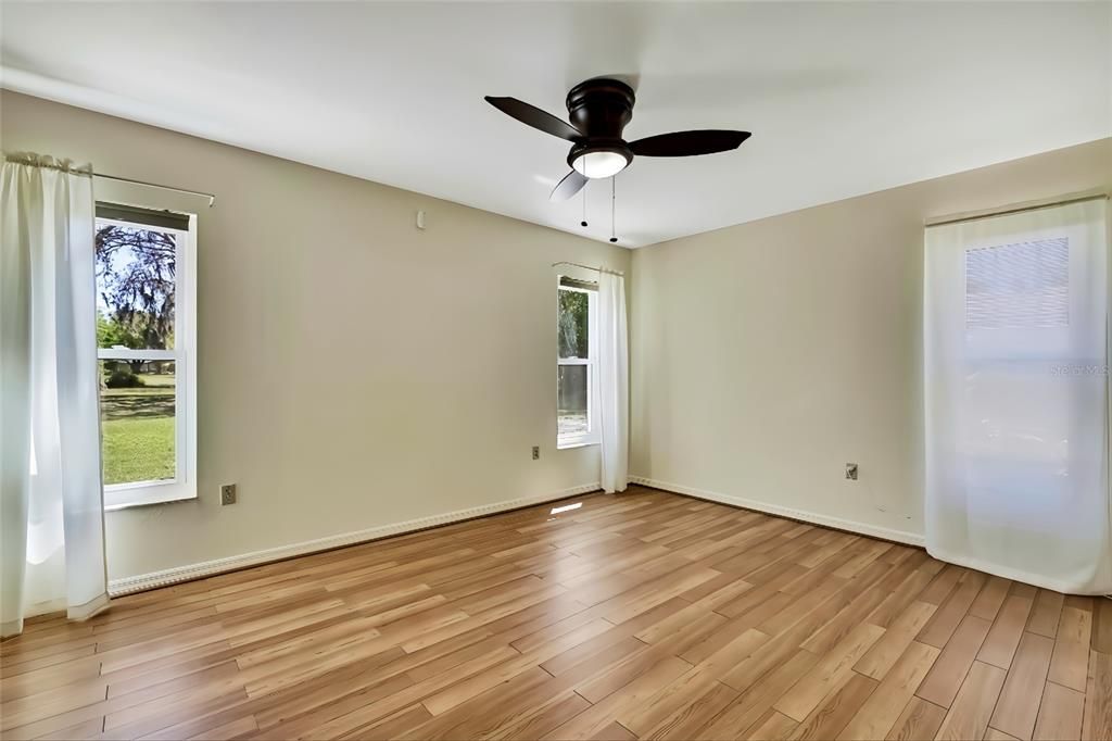 Active With Contract: $433,000 (3 beds, 2 baths, 2228 Square Feet)