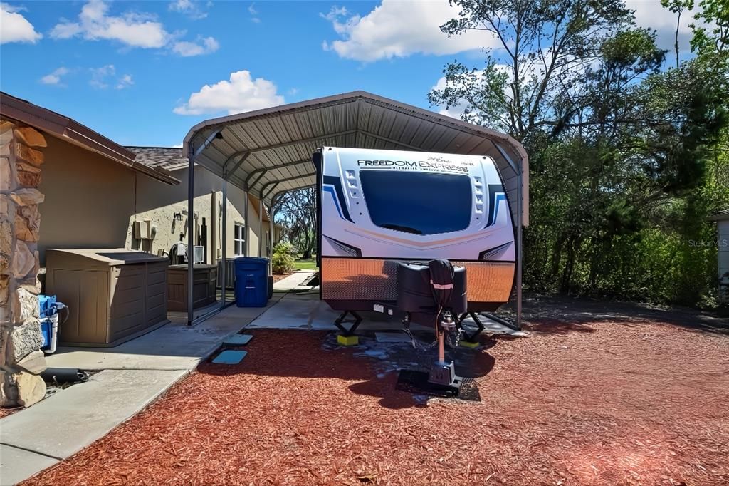 Active With Contract: $433,000 (3 beds, 2 baths, 2228 Square Feet)