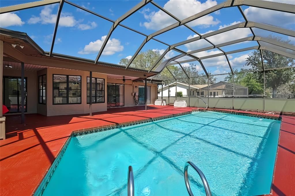 Active With Contract: $433,000 (3 beds, 2 baths, 2228 Square Feet)