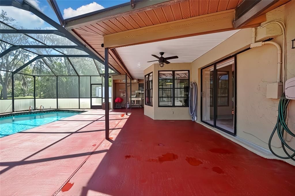 Active With Contract: $433,000 (3 beds, 2 baths, 2228 Square Feet)