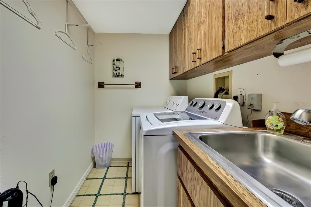 Active With Contract: $433,000 (3 beds, 2 baths, 2228 Square Feet)