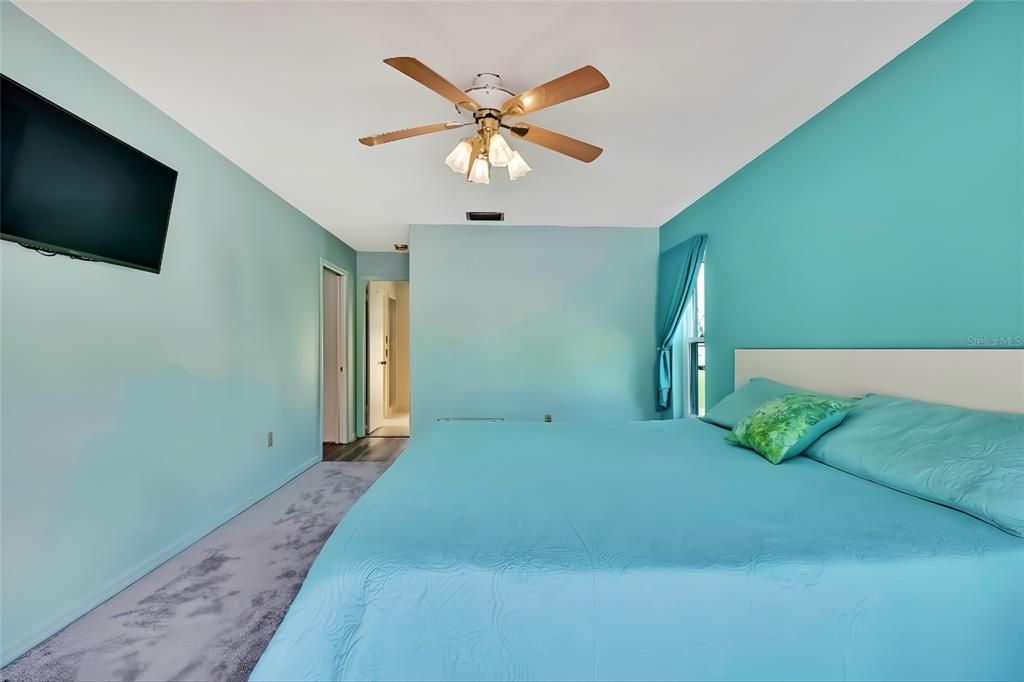 Active With Contract: $433,000 (3 beds, 2 baths, 2228 Square Feet)