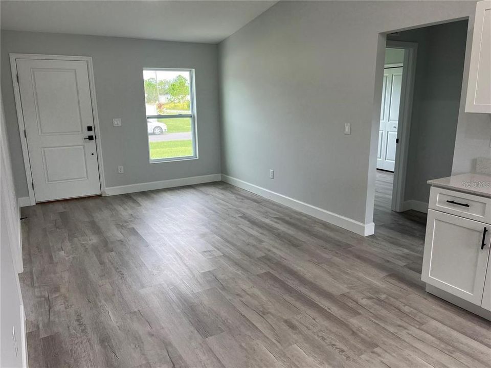 For Sale: $259,900 (3 beds, 2 baths, 1011 Square Feet)