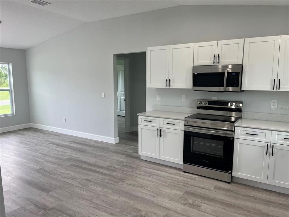 For Sale: $259,900 (3 beds, 2 baths, 1011 Square Feet)