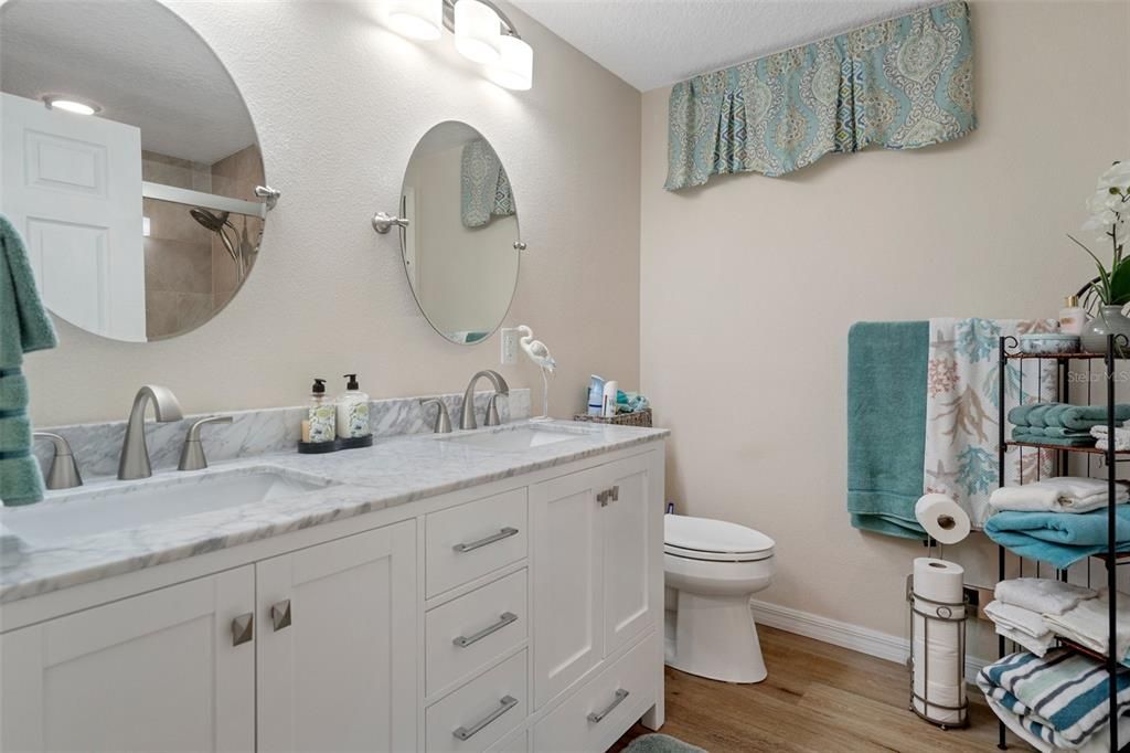 Active With Contract: $224,900 (2 beds, 2 baths, 1104 Square Feet)