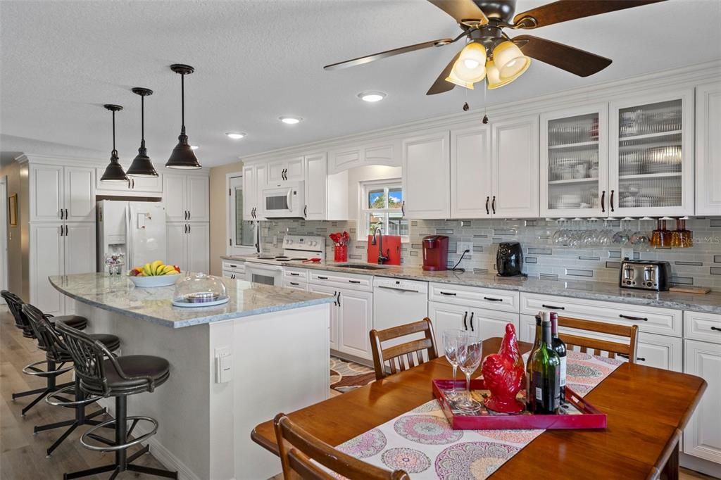 Active With Contract: $224,900 (2 beds, 2 baths, 1104 Square Feet)