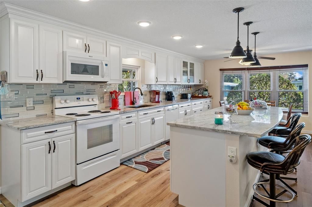 Active With Contract: $224,900 (2 beds, 2 baths, 1104 Square Feet)