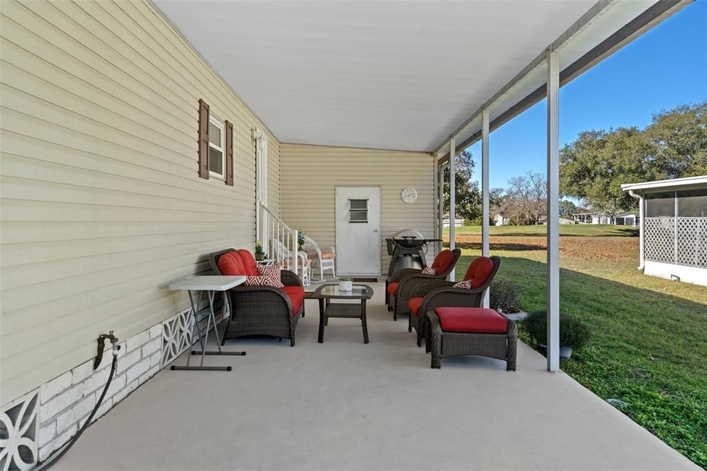 Active With Contract: $224,900 (2 beds, 2 baths, 1104 Square Feet)