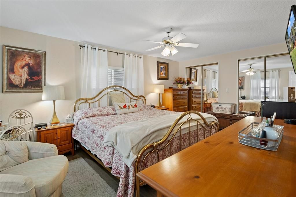 Active With Contract: $224,900 (2 beds, 2 baths, 1104 Square Feet)