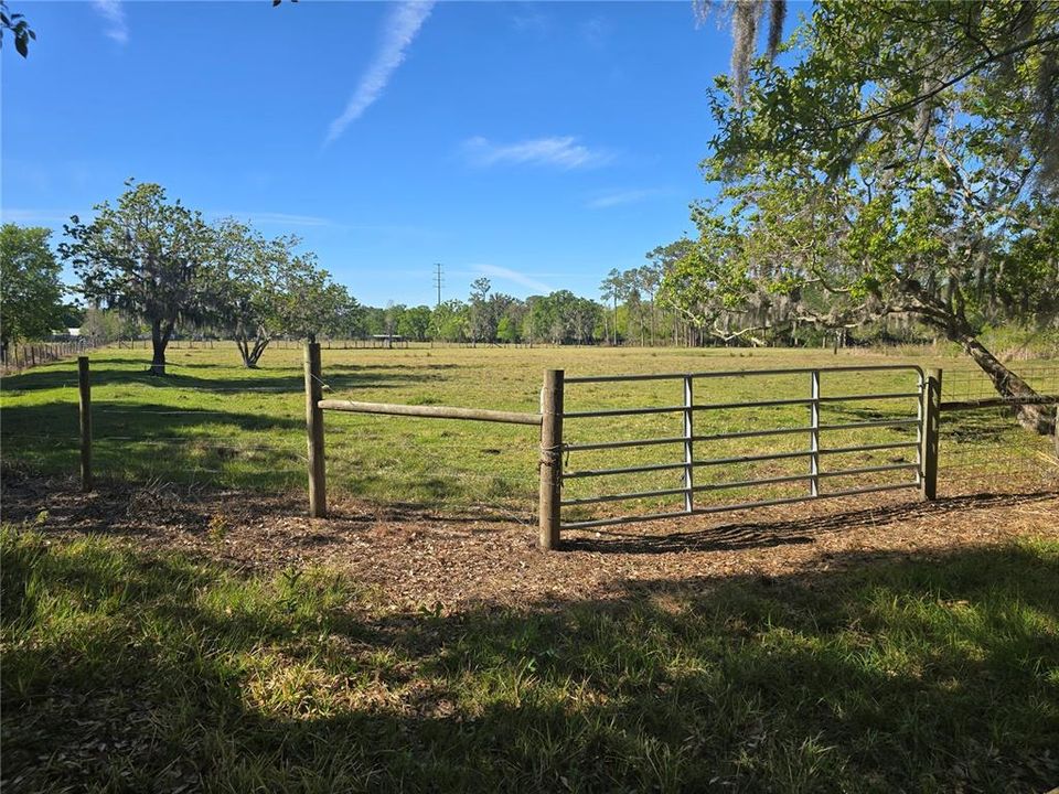 合同活跃: $300,000 (2.99 acres)