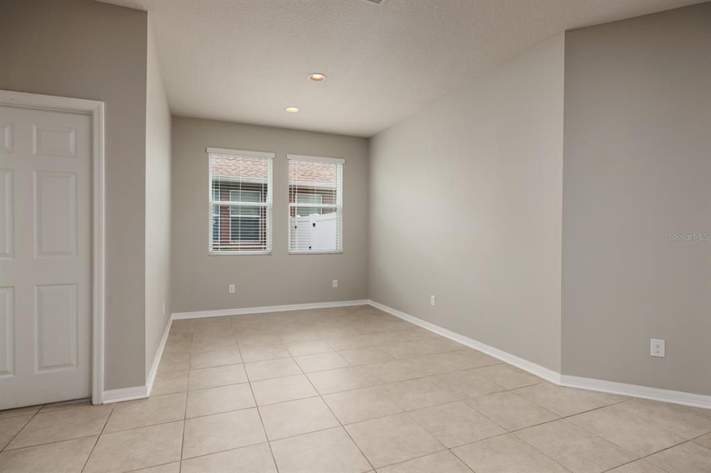 待售: $450,000 (4 贝兹, 3 浴室, 2660 平方英尺)