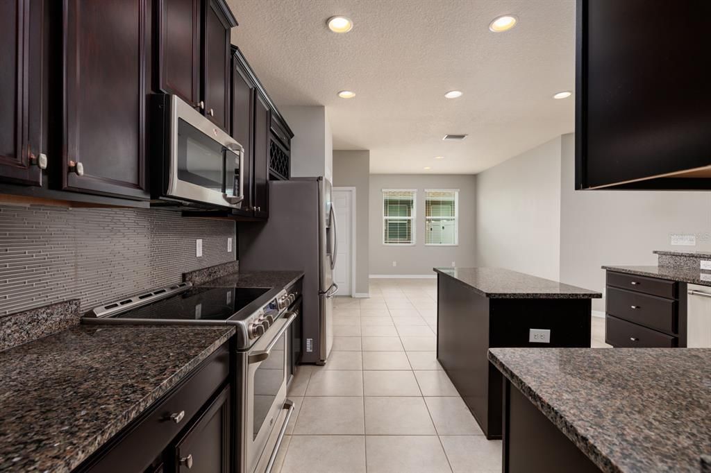 待售: $450,000 (4 贝兹, 3 浴室, 2660 平方英尺)