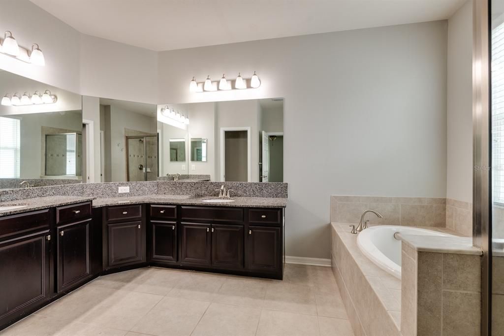 待售: $450,000 (4 贝兹, 3 浴室, 2660 平方英尺)