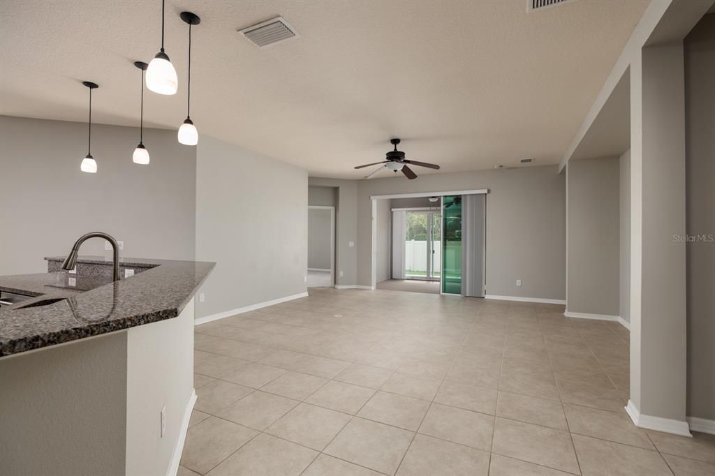 待售: $450,000 (4 贝兹, 3 浴室, 2660 平方英尺)