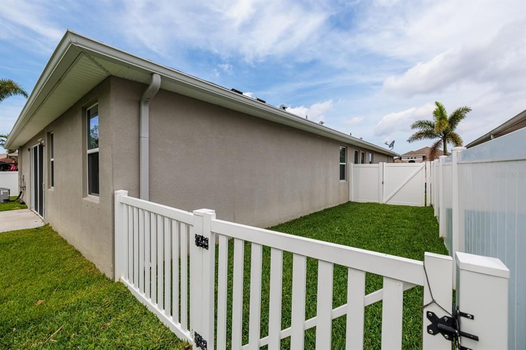 待售: $450,000 (4 贝兹, 3 浴室, 2660 平方英尺)