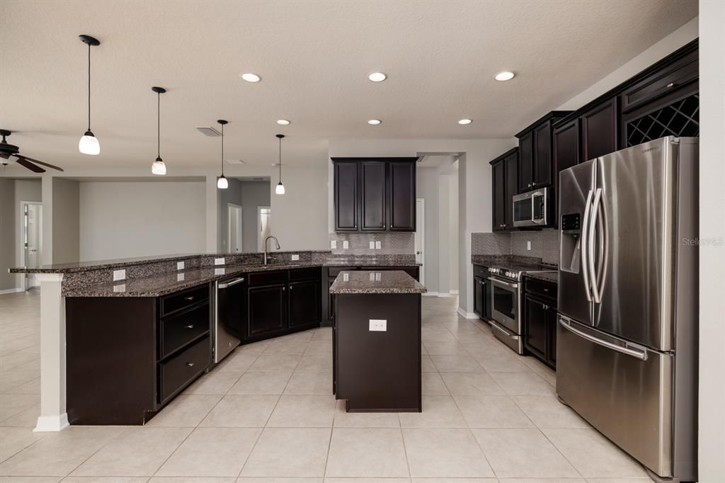 待售: $450,000 (4 贝兹, 3 浴室, 2660 平方英尺)