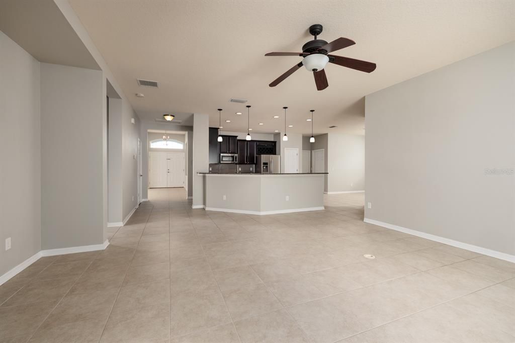 待售: $450,000 (4 贝兹, 3 浴室, 2660 平方英尺)