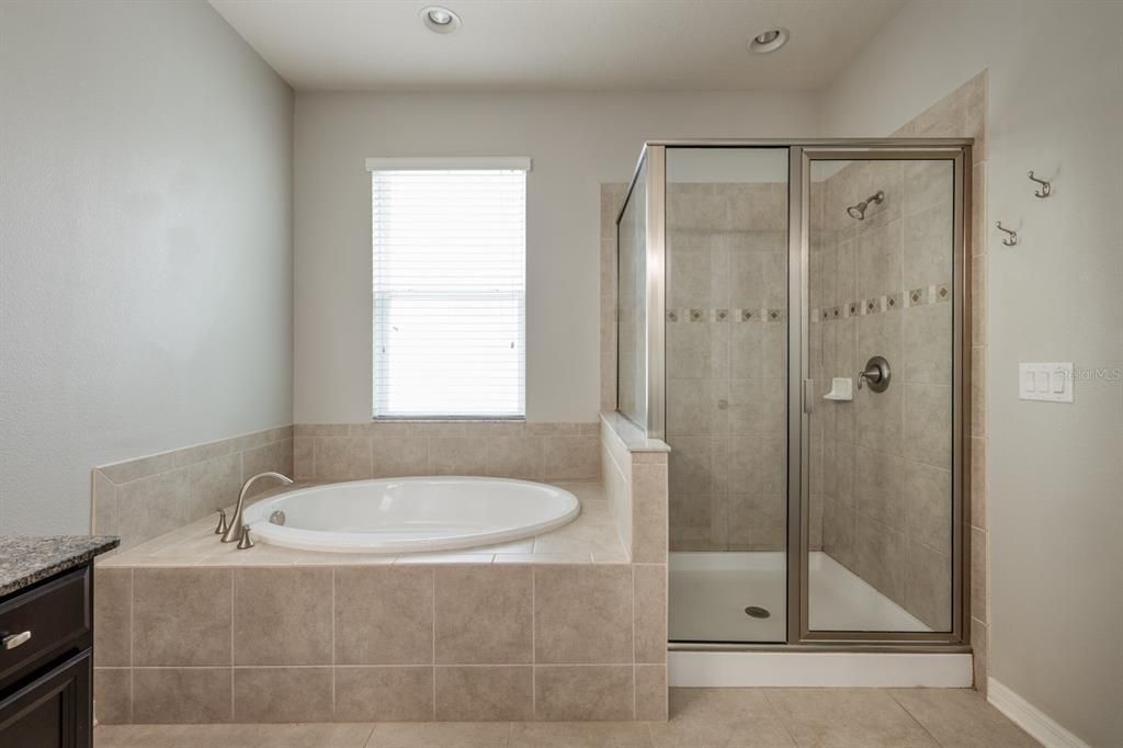 待售: $450,000 (4 贝兹, 3 浴室, 2660 平方英尺)