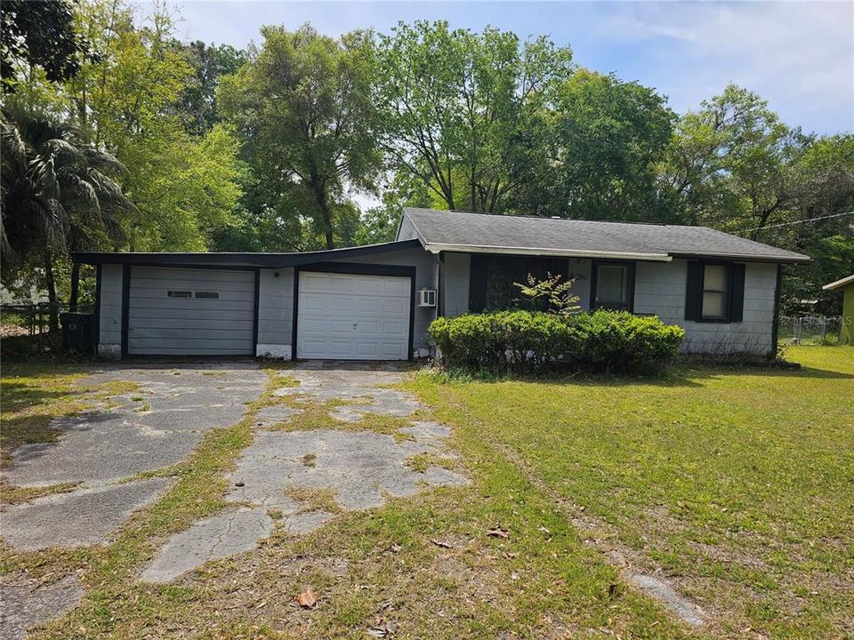 Recently Sold: $125,900 (2 beds, 1 baths, 816 Square Feet)