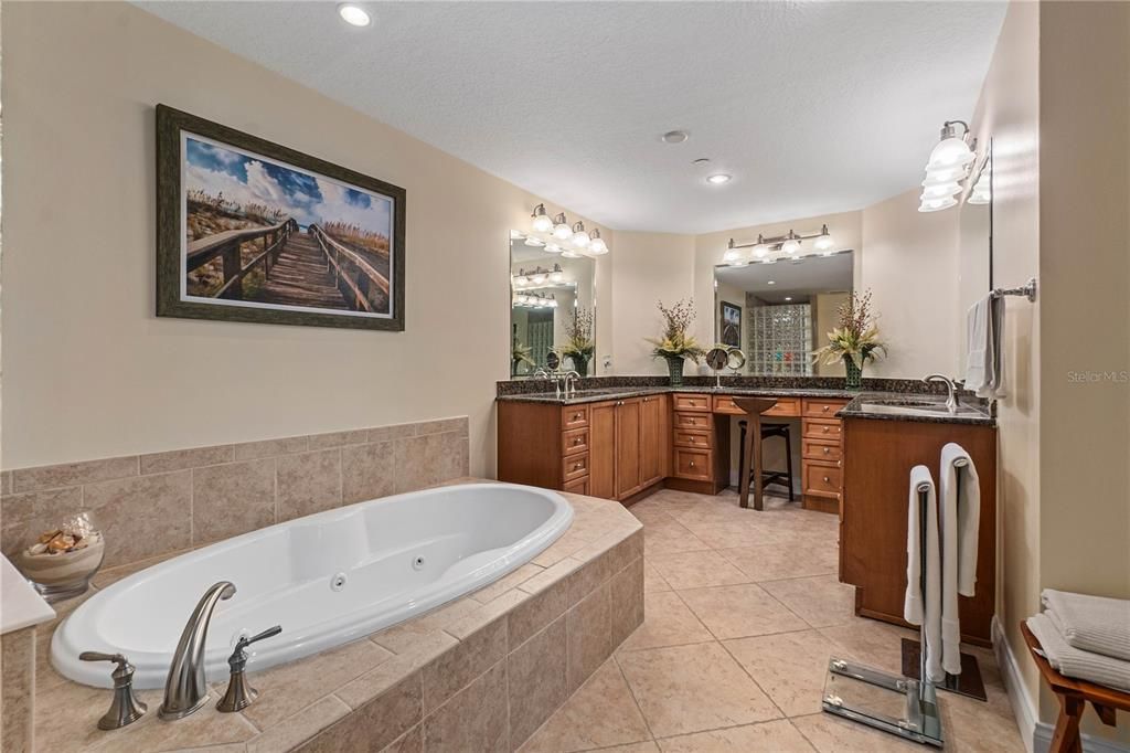 待售: $750,000 (3 贝兹, 3 浴室, 2406 平方英尺)