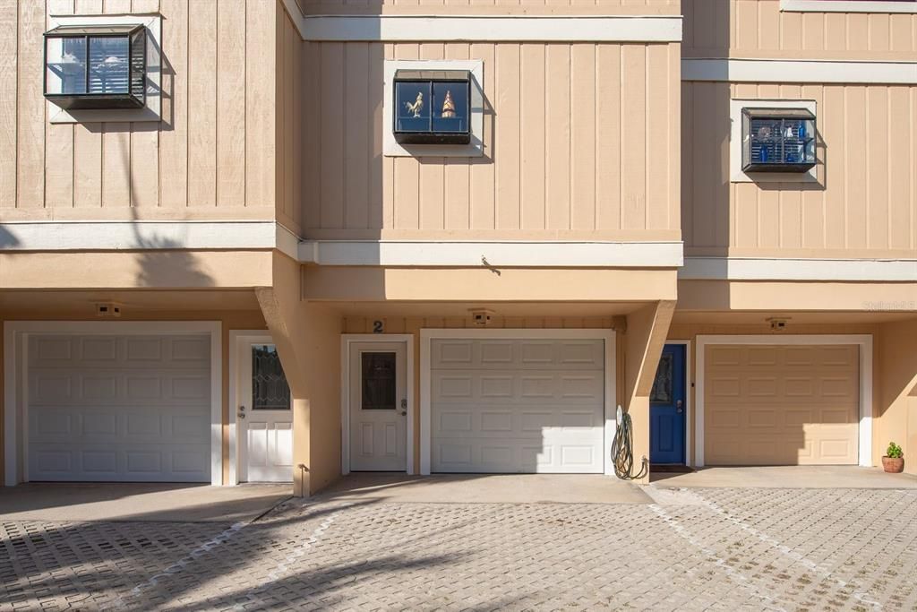 待售: $999,900 (2 贝兹, 2 浴室, 1350 平方英尺)