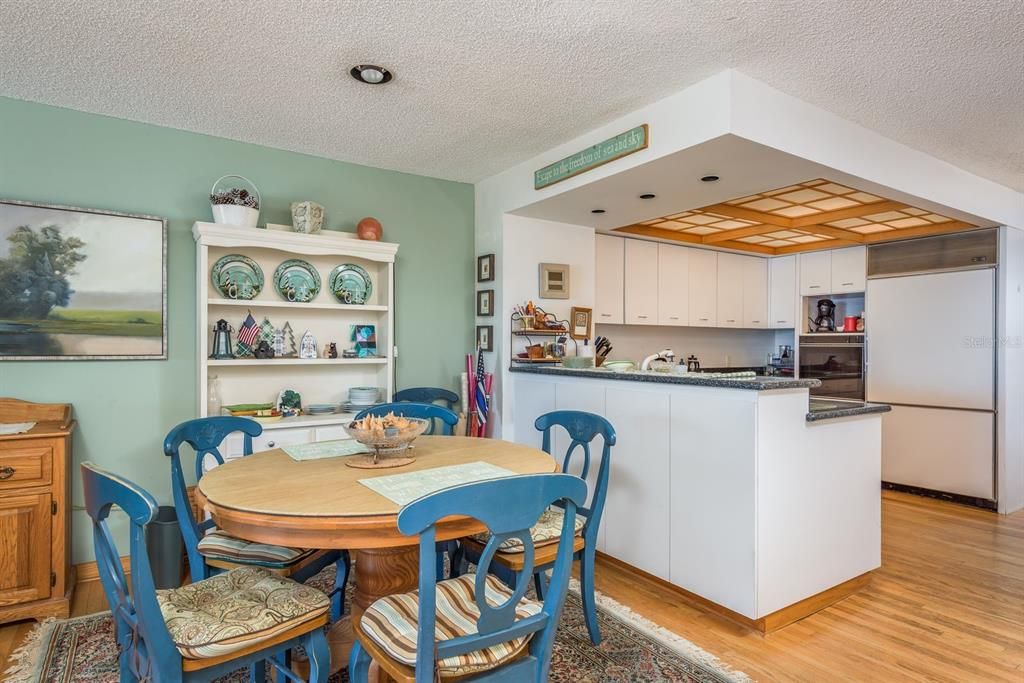 待售: $999,900 (2 贝兹, 2 浴室, 1350 平方英尺)