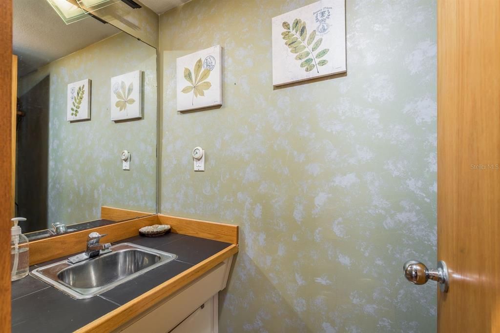 待售: $999,900 (2 贝兹, 2 浴室, 1350 平方英尺)