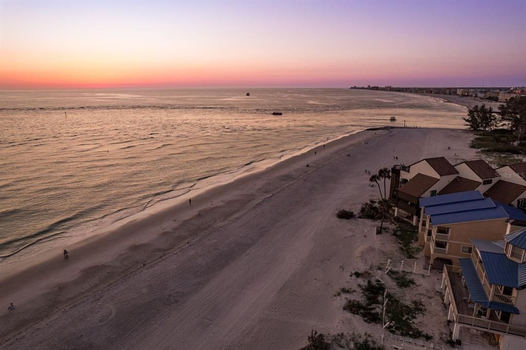 待售: $999,900 (2 贝兹, 2 浴室, 1350 平方英尺)