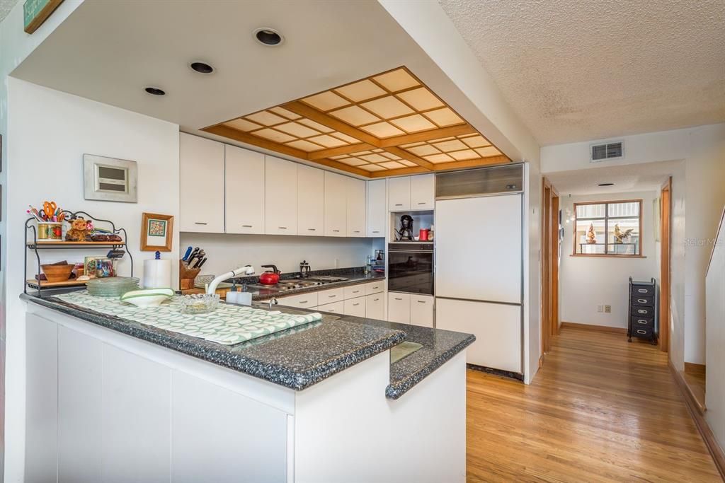 待售: $999,900 (2 贝兹, 2 浴室, 1350 平方英尺)