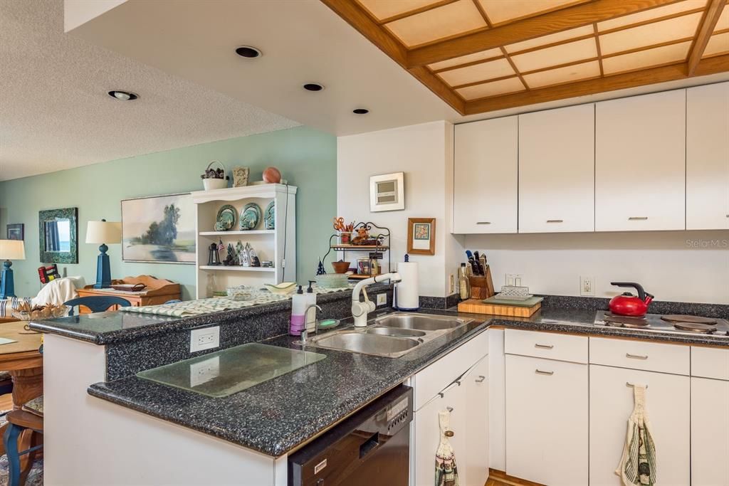 待售: $999,900 (2 贝兹, 2 浴室, 1350 平方英尺)