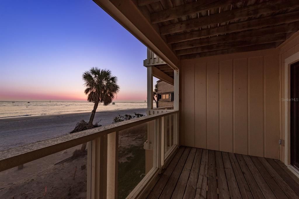 待售: $999,900 (2 贝兹, 2 浴室, 1350 平方英尺)