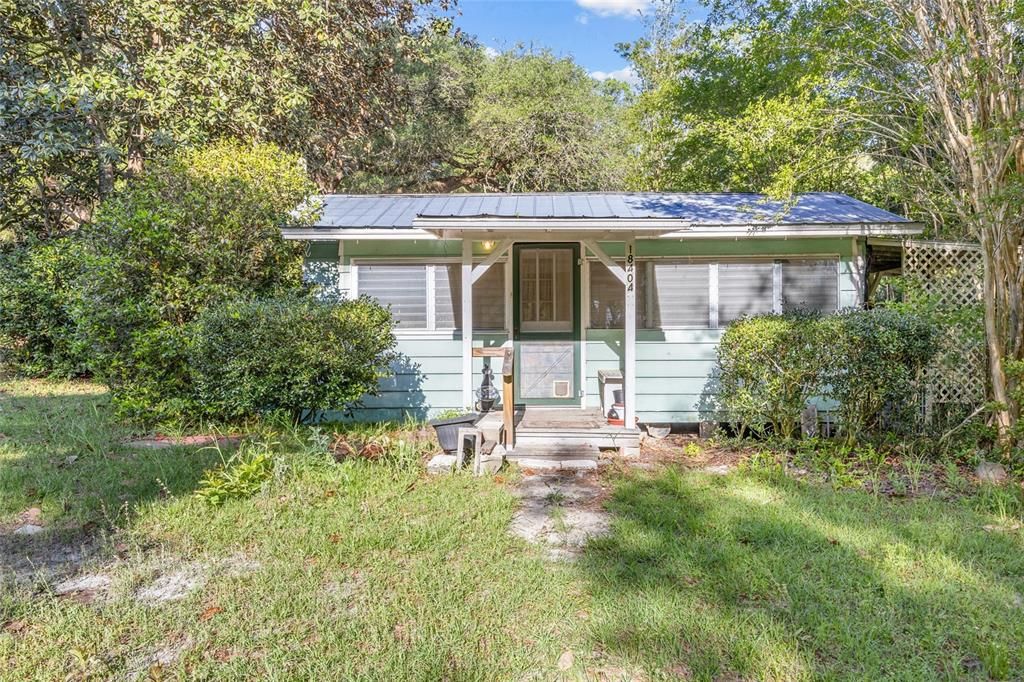 For Sale: $215,000 (2 beds, 1 baths, 988 Square Feet)