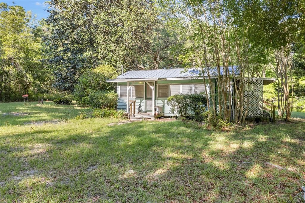 For Sale: $215,000 (2 beds, 1 baths, 988 Square Feet)