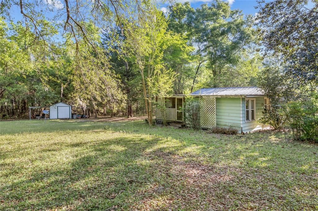 For Sale: $215,000 (2 beds, 1 baths, 988 Square Feet)