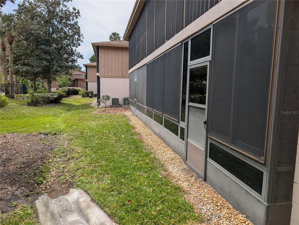 На продажу: $158,000 (2 спален, 2 ванн, 897 Квадратных фут)