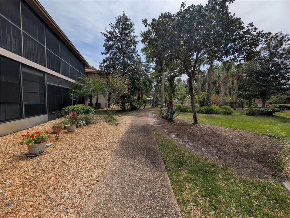 На продажу: $158,000 (2 спален, 2 ванн, 897 Квадратных фут)