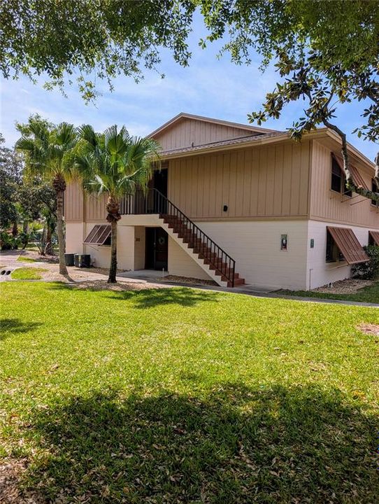 На продажу: $158,000 (2 спален, 2 ванн, 897 Квадратных фут)