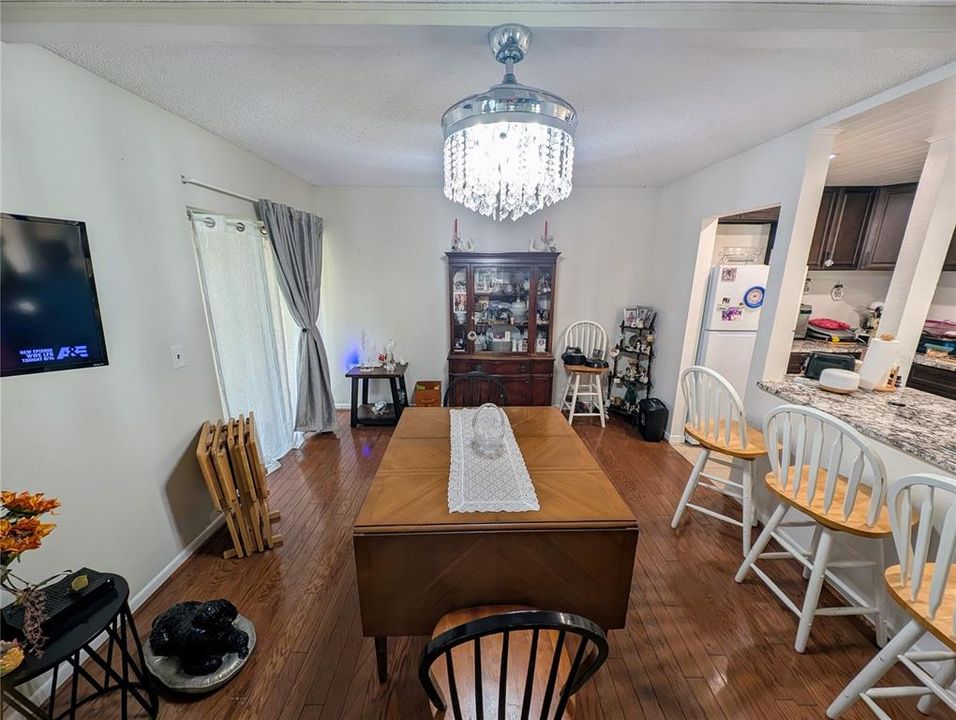 На продажу: $158,000 (2 спален, 2 ванн, 897 Квадратных фут)