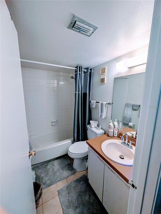 На продажу: $158,000 (2 спален, 2 ванн, 897 Квадратных фут)