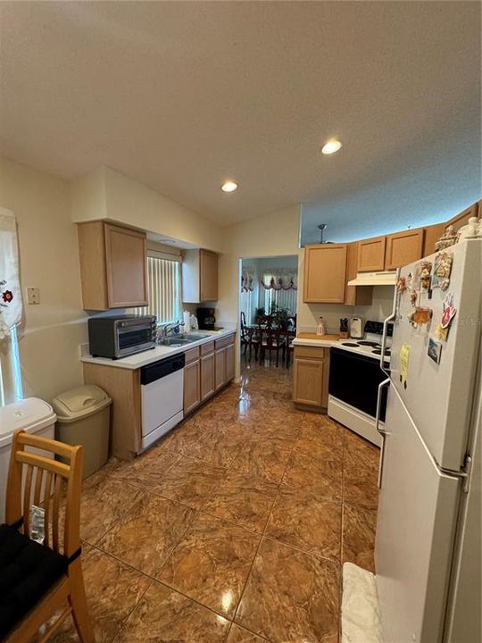 На продажу: $365,000 (3 спален, 2 ванн, 1395 Квадратных фут)