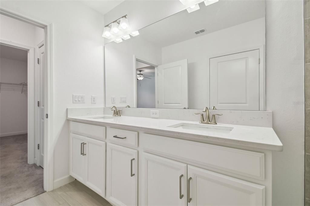 Activo con contrato: $250,000 (2 camas, 2 baños, 1615 Pies cuadrados)