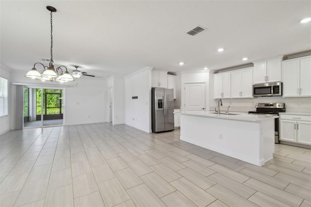 Activo con contrato: $250,000 (2 camas, 2 baños, 1615 Pies cuadrados)