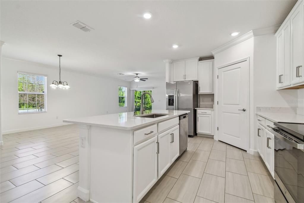 Activo con contrato: $250,000 (2 camas, 2 baños, 1615 Pies cuadrados)