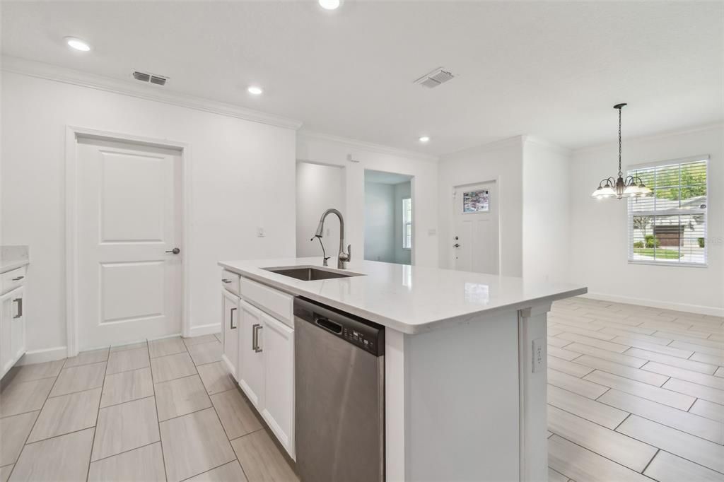 Activo con contrato: $250,000 (2 camas, 2 baños, 1615 Pies cuadrados)