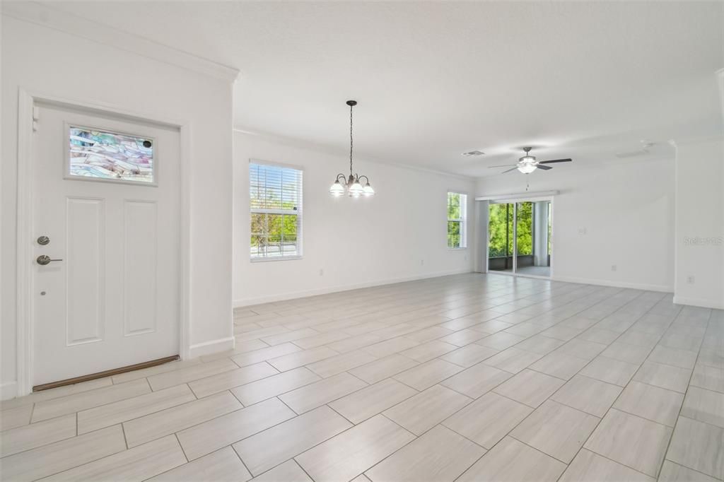 Activo con contrato: $250,000 (2 camas, 2 baños, 1615 Pies cuadrados)