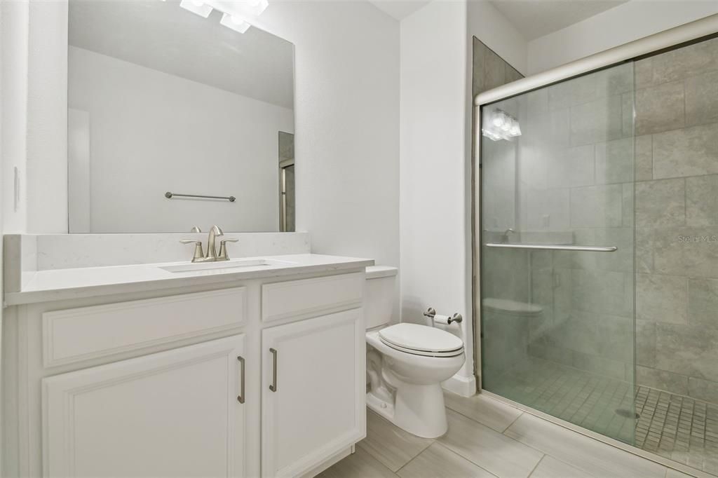 Activo con contrato: $250,000 (2 camas, 2 baños, 1615 Pies cuadrados)